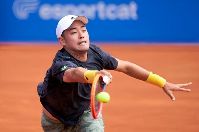 把红土当硬地打 红土季是吴易昺的学习季