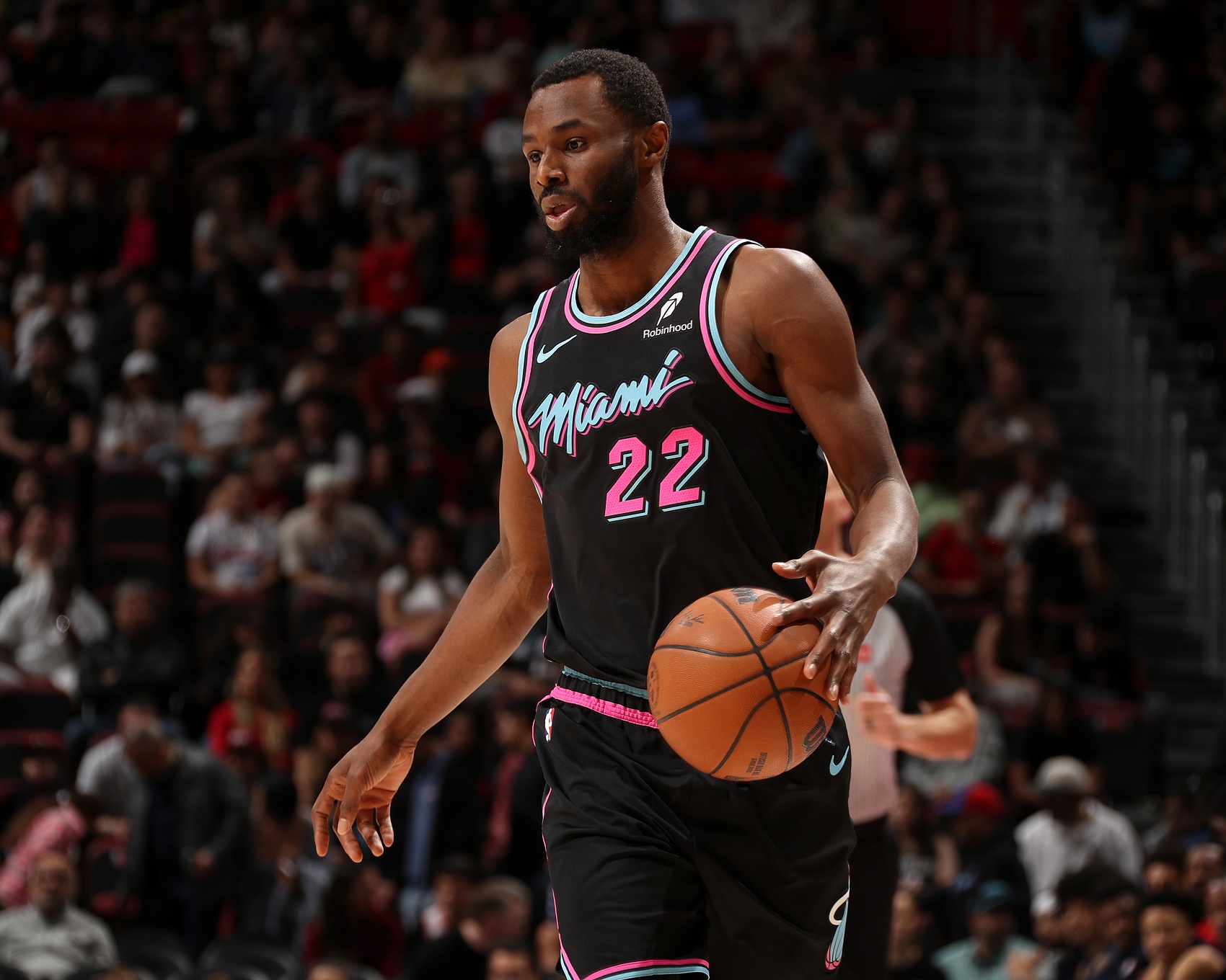 填满数据栏！维金斯半场7投4中&amp;三分4中3 得到11分2板1助2断1帽